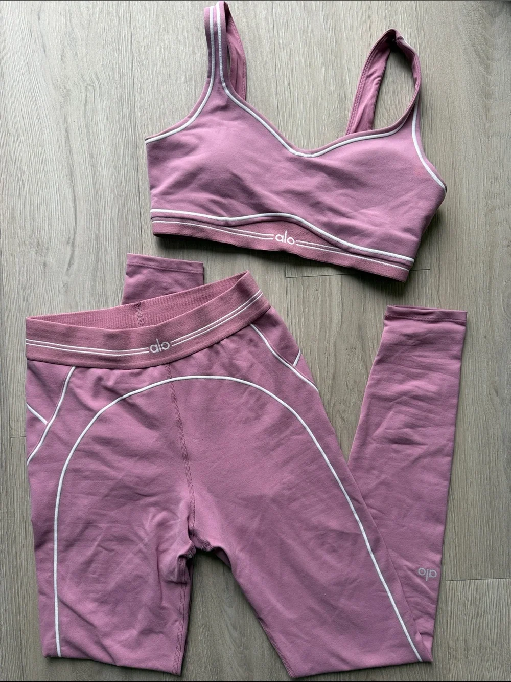 ALO Yoga Mauve Pink Seamless Sports Bra & Leggings Set
